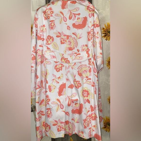 I Maddison spring trench coat. Size Large - Picture 2 of 12